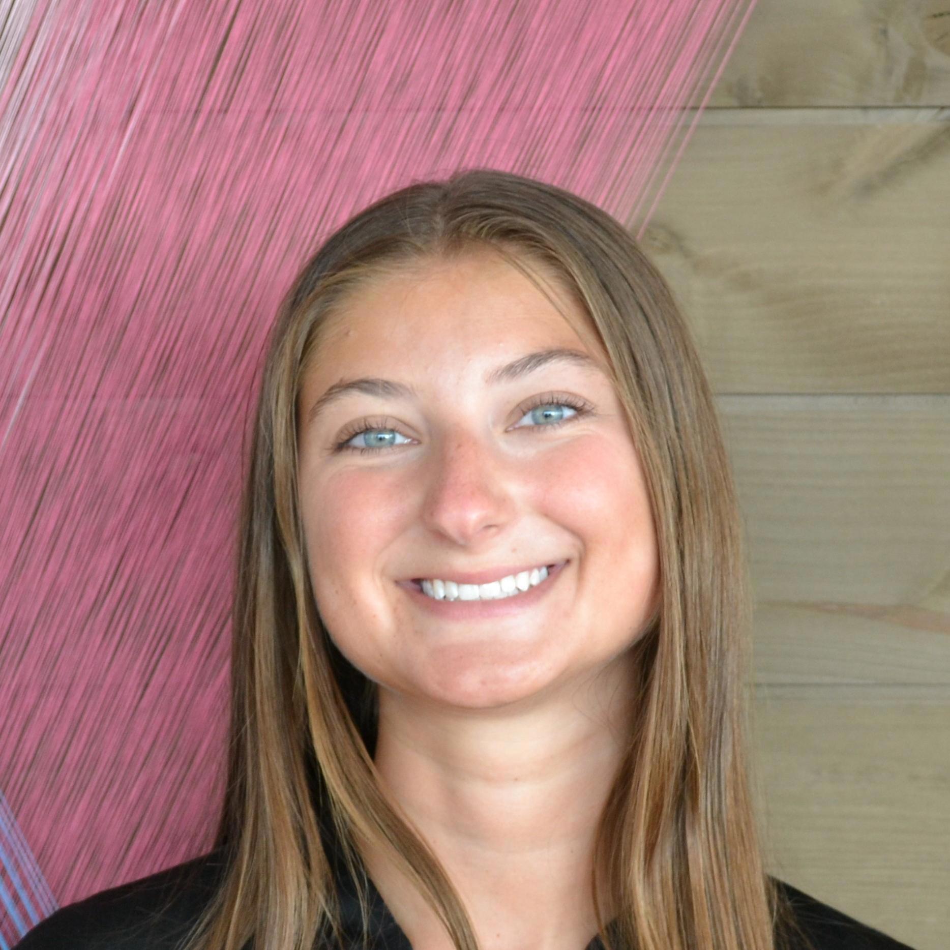 Larissa Michel Headshot