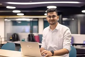 imgi_15_HPE_Early_Careers_Testimonial_3_300x200-1725024519075