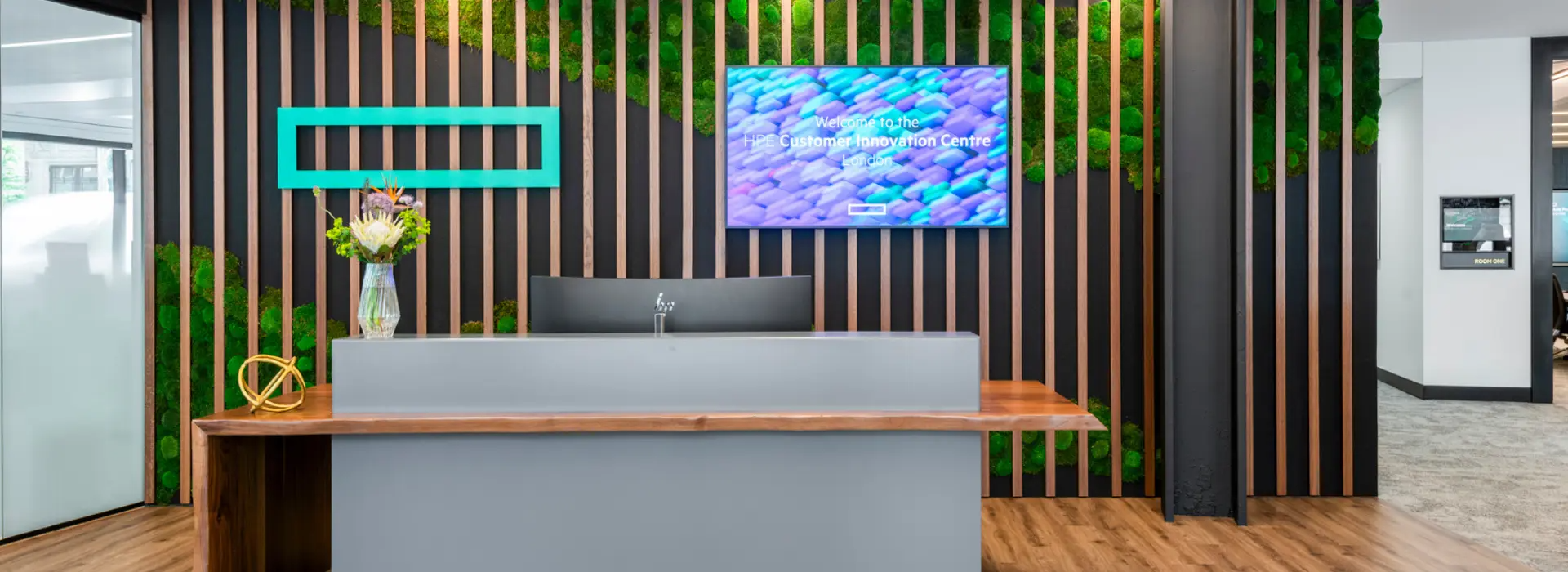 imgi_6_UKCSCDeskLobby-1739184461739