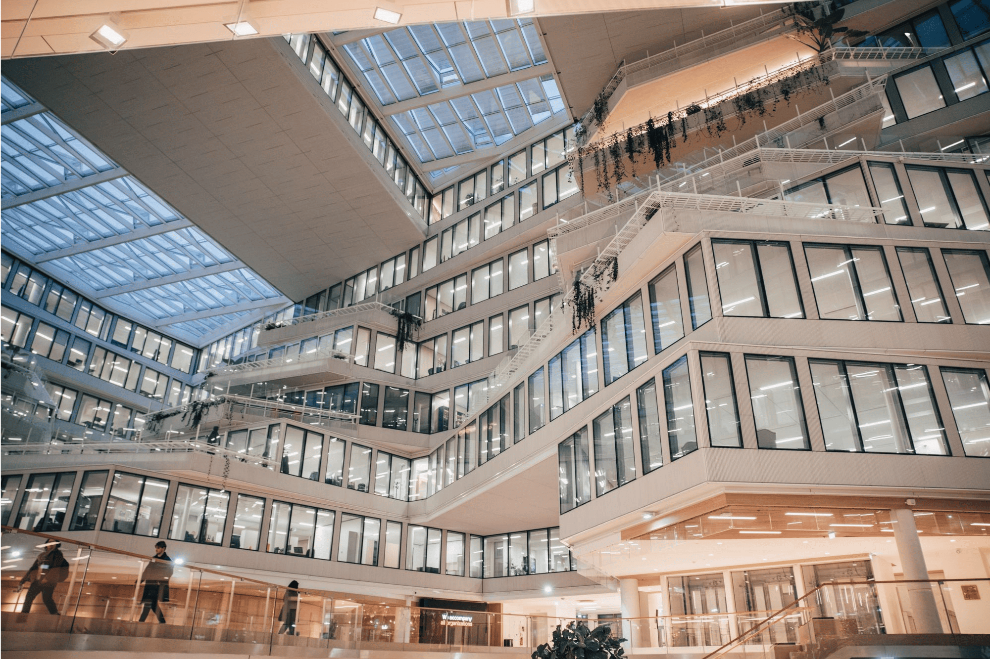 Discover our modern office architecture designed to encourage collaboration, openness, and well-being, with bright atriums and flexible workspaces.