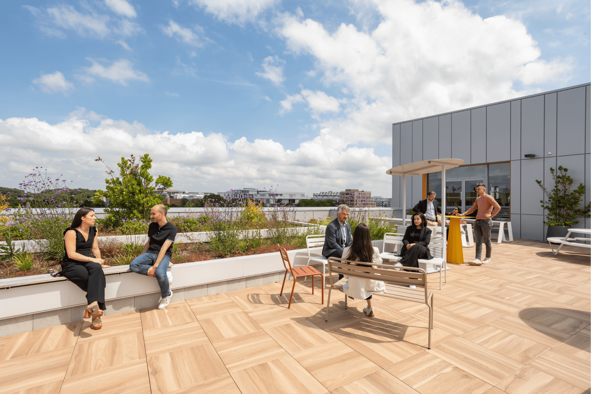 Our Rennes office rooftop terrace offers a refreshing outdoor space for informal meetings, social breaks, and panoramic views.