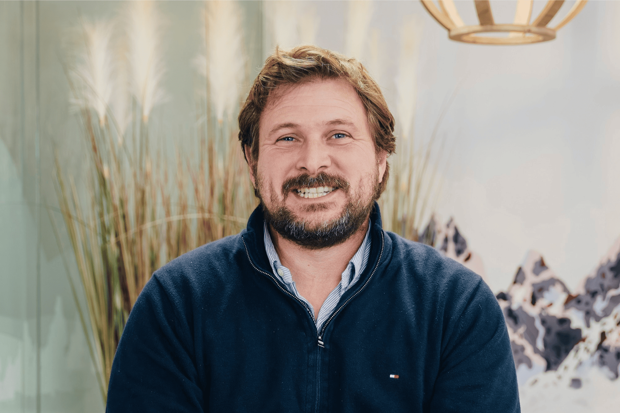 Headshot of Charles, a Pre-Sales Engineer at Orange Business, featuring a friendly smile in a professional setting with greenery.