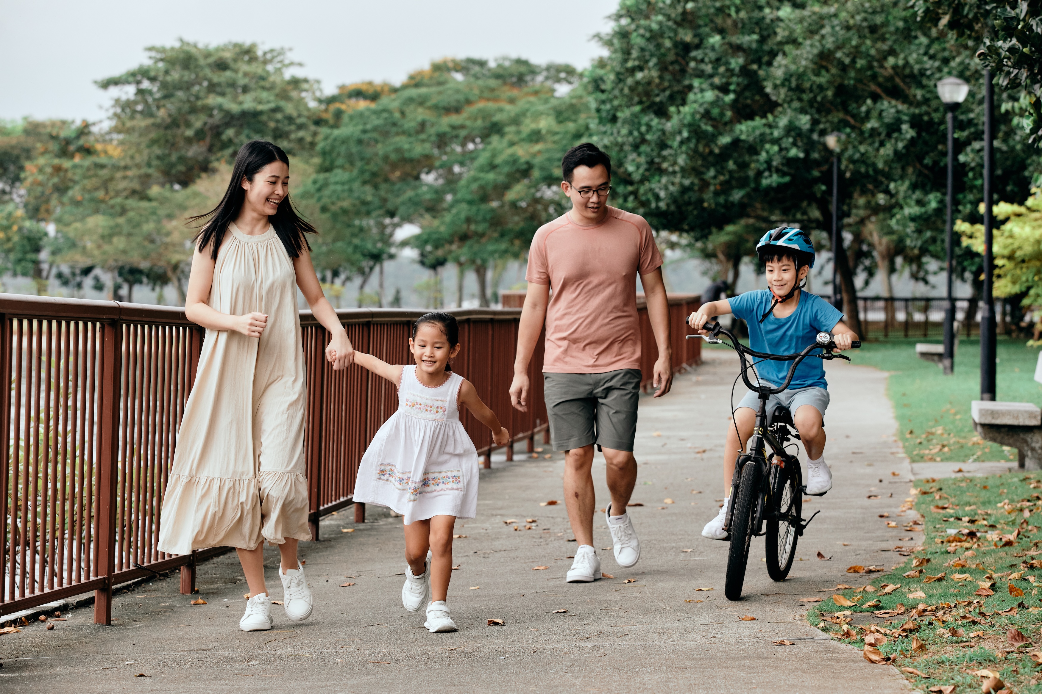 Learning-to-ride-with-family-0809_HI